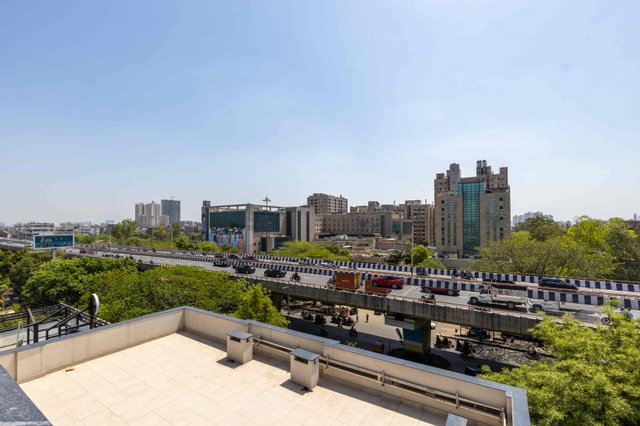 Saltstayz Premier - Noida, Near Sector 18 Metro station photos image 17