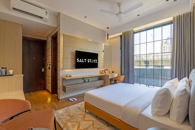 Saltstayz Premier - Noida, Near Sector 18 Metro station image 3