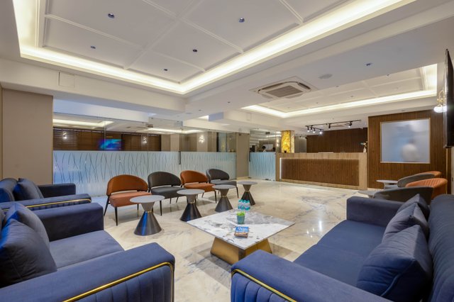 Saltstayz Premier - Noida, Near Sector 18 Metro station image 4