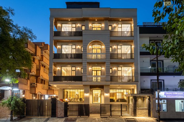 Saltstayz Premier - Noida, Near Sector 18 Metro station image 2
