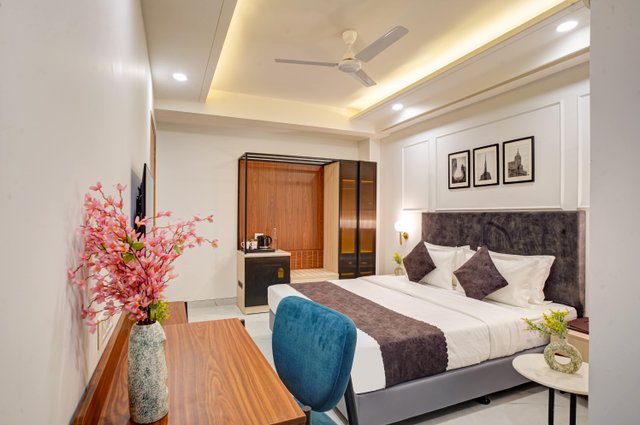 Saltstayz Premier - Arjun Marg & Golf Course Road image 5