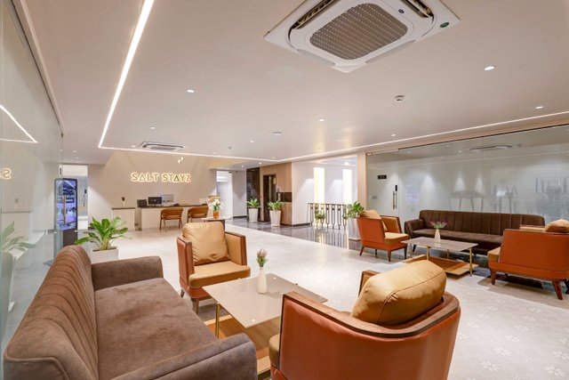 Saltstayz Premier - Golf Course Road & Sector 42 image 2