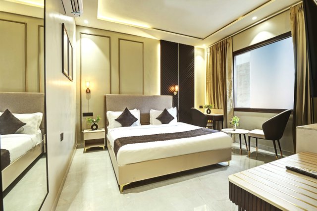 Saltstayz Select - Pitampura image 1