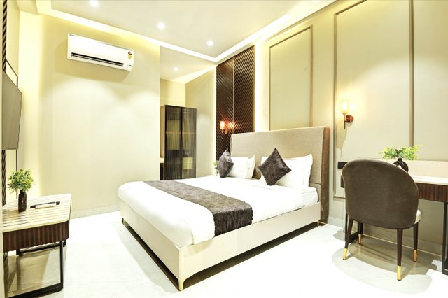 Saltstayz Select - Pitampura image 2