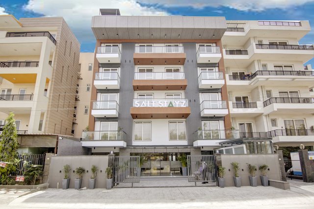 Saltstayz Premier - Near Golf Course Road & Sector 57 image 2