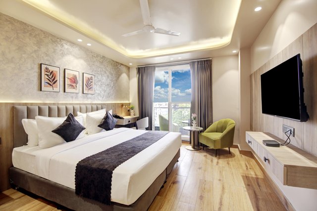 Saltstayz Premier - Near Golf Course Road & Sector 57 image 1