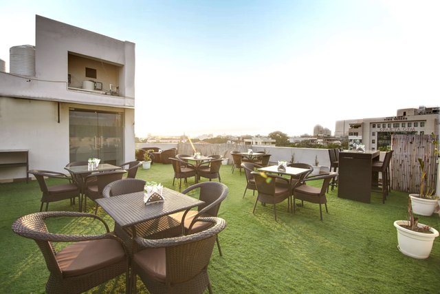 Saltstayz Select - Huda City Center image 4