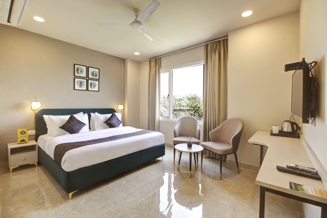 Saltstayz Select - Golf Course Road & Sector 27 image 1