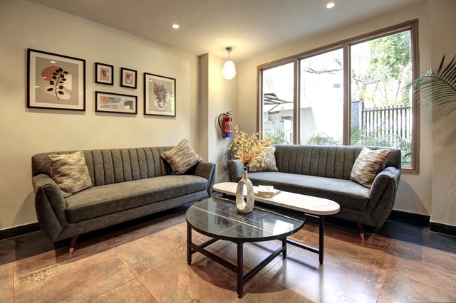 Saltstayz Select - Golf Course Road & Sector 27 image 3