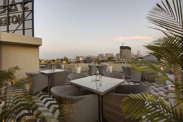 Saltstayz Select - Golf Course Road & Sector 27 image 4