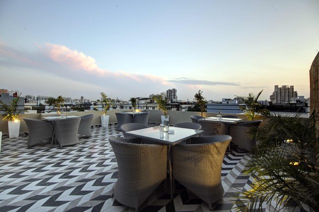 Saltstayz Select - Golf Course Road & Sector 27 image 5