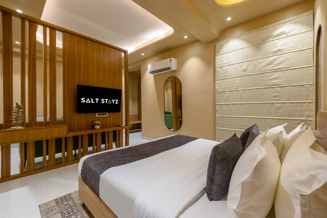 Saltstayz Premier - Sector 50 & Golf Course Ext Road photos image 14
