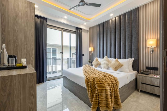 Saltstayz Premier Near Sector 44 Corporate Hub image 1