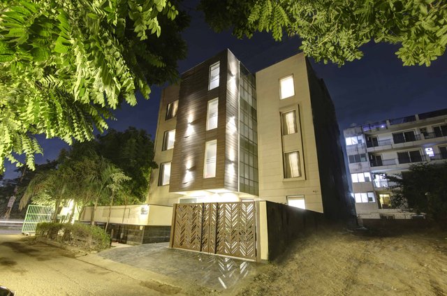 Saltstayz Select - Galleria Market & Golf Course Road image 5