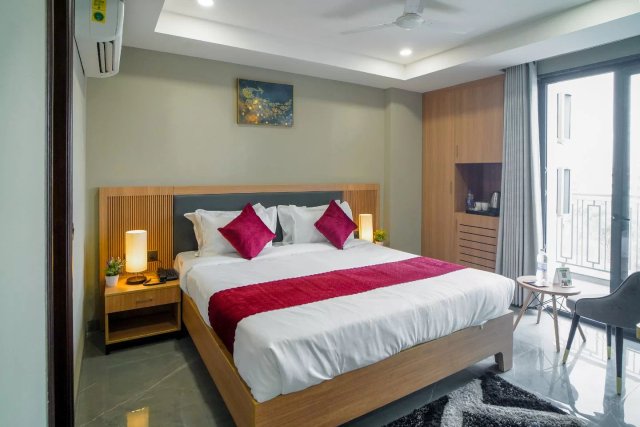 Saltstayz Select - Golf Course Road & Sector 57 image 3