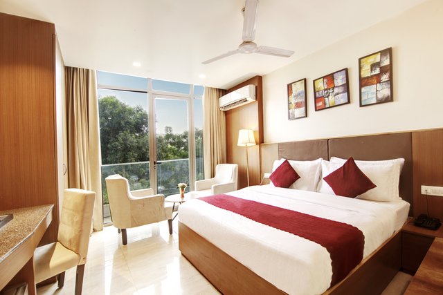 Hotels Near DLF Cyber City, Gurgaon | Get 1000/- off - Saltstayz