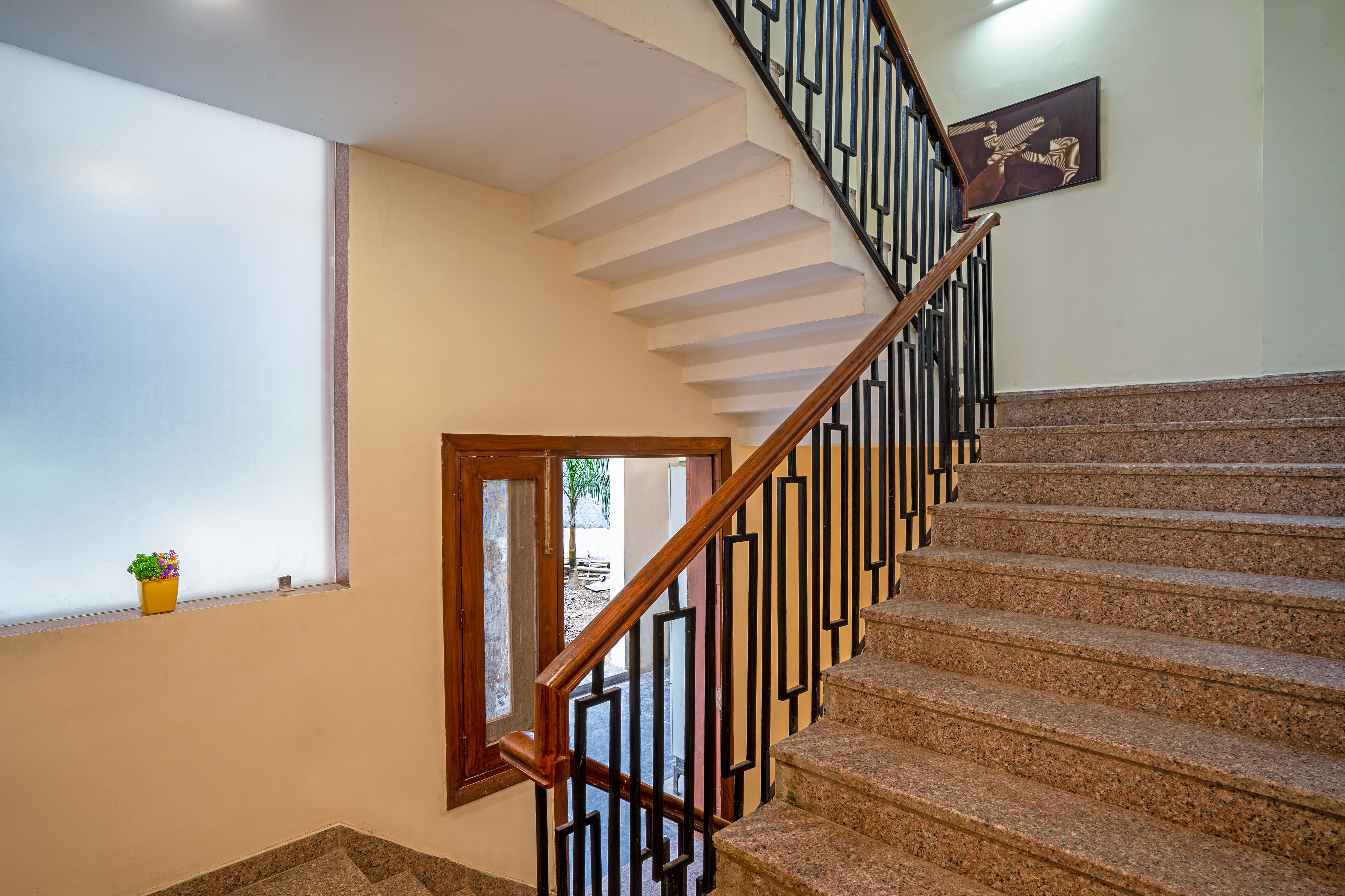 Saltstayz Premier Noida Sector 135 Expressway photos image 9