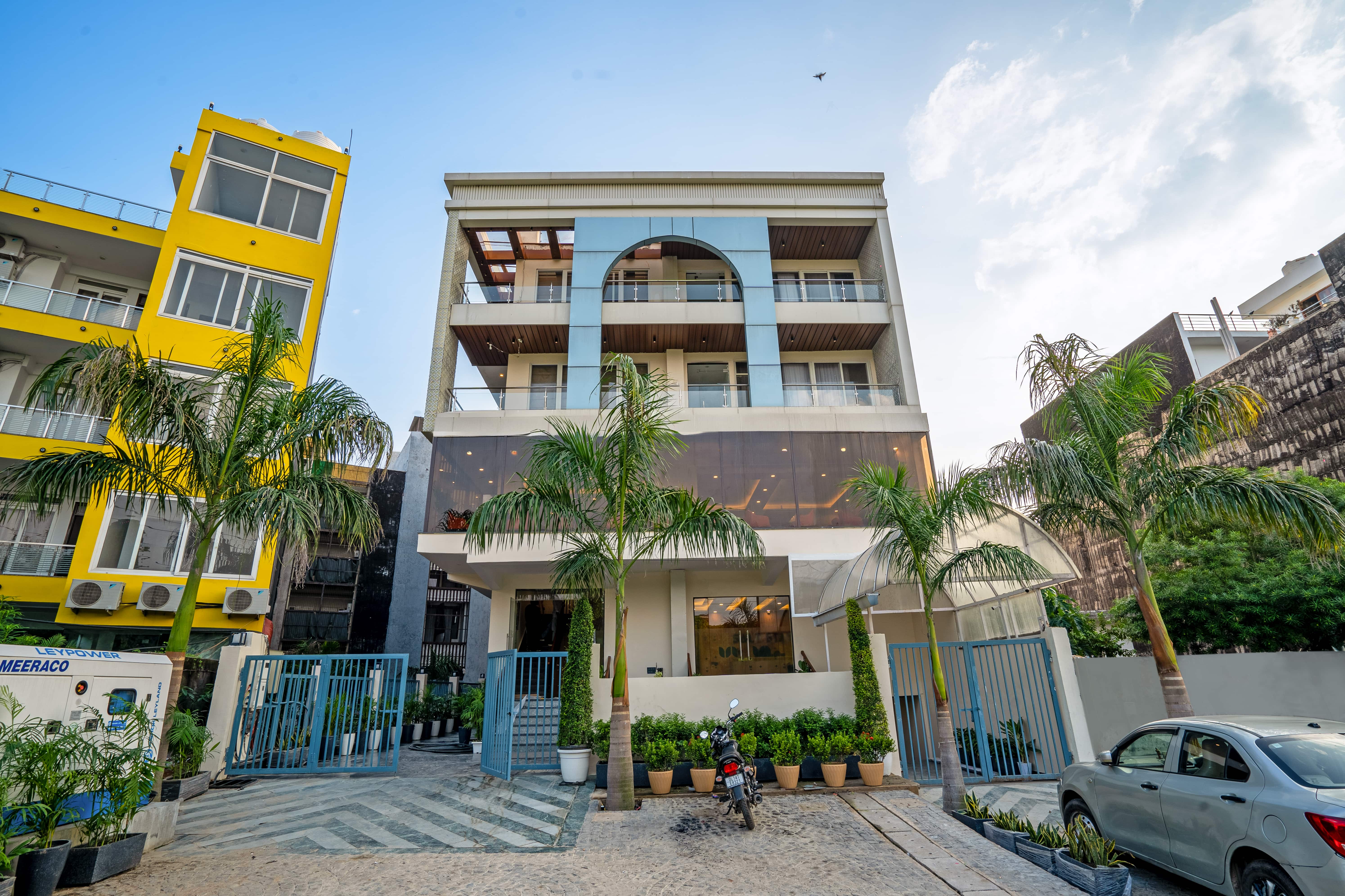Saltstayz Premier Noida Sector 135 Expressway photos image 14
