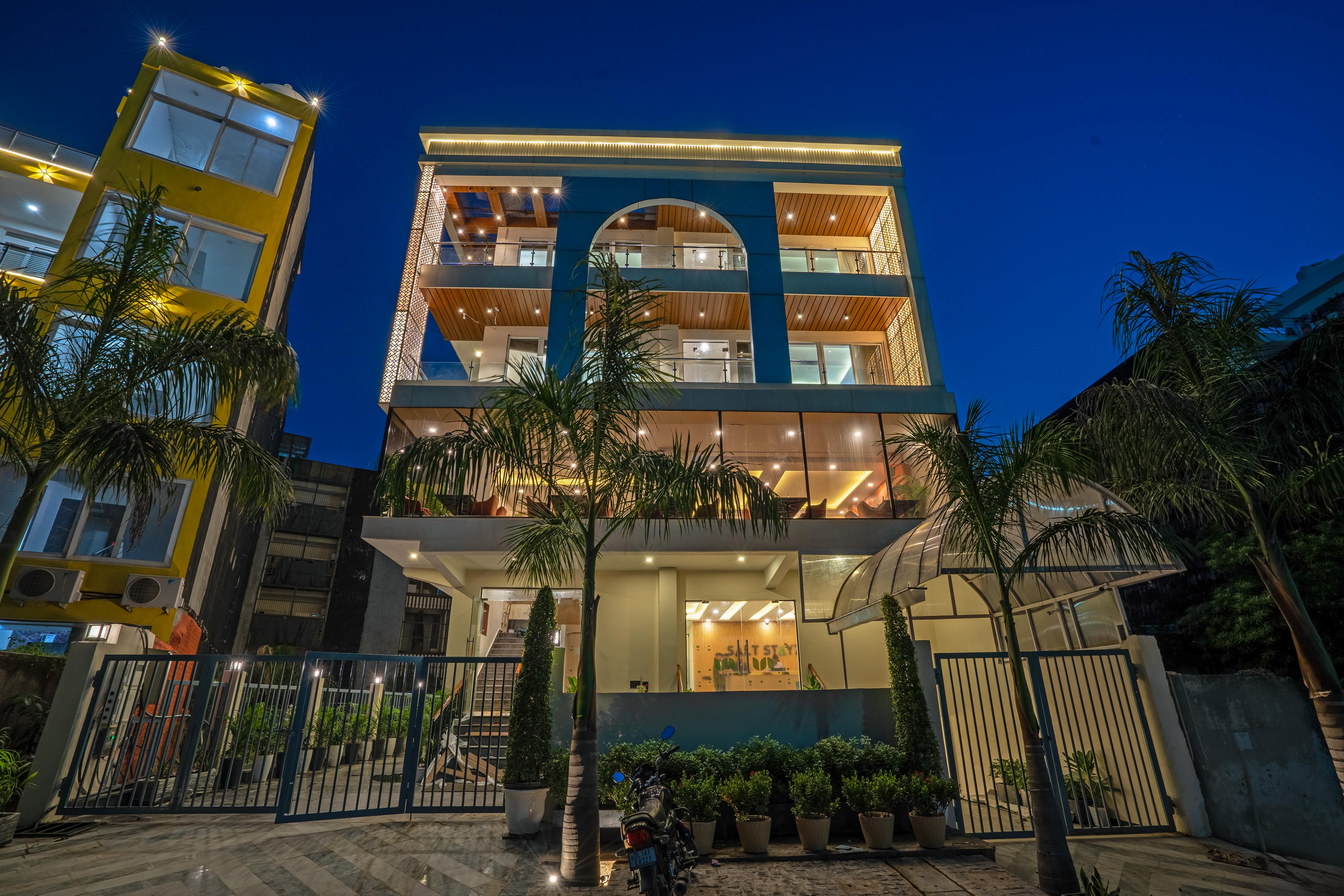 Saltstayz Premier Noida Sector 135 Expressway image 1
