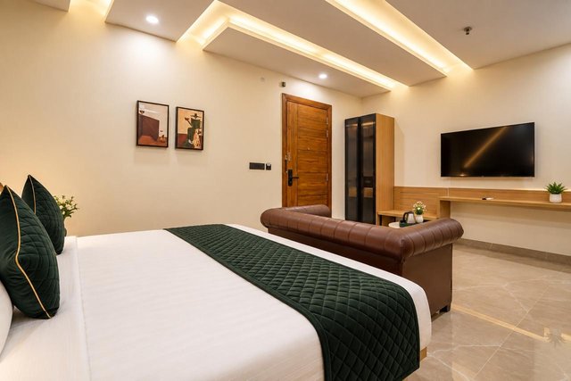 Saltstayz Premier Noida Sector 135 Expressway photos image 2