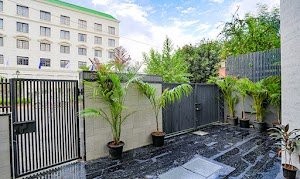 Saltstayz le Icon - Cyber Hub place picture