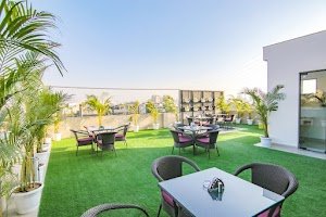 SaltStayz Grand Sky - Unitech Cyber Park place picture